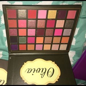 Beauty creations Olivia Eyeshadow Pallet